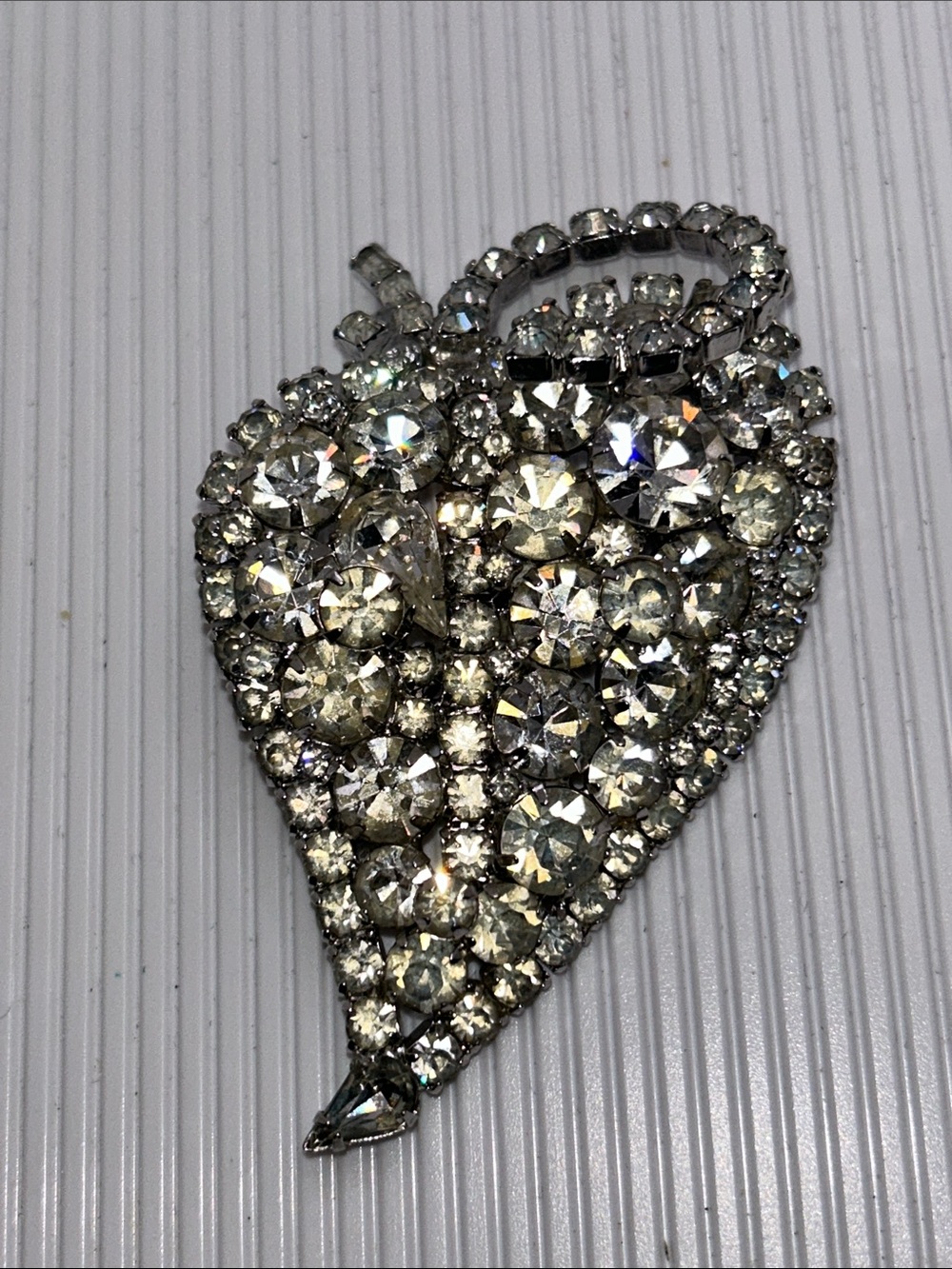 Vintage Silver and Clear Crystal Leaf Brooch - Huge Size - Picture 2 of 10